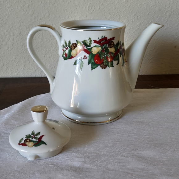 Christmas Coffee Pot - Picture 2 of 4